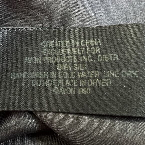 Vintage 90's NWOT Avon Billie Dee Williams Undeniable 100% Silk Scarf Abstract - Picture 10 of 10